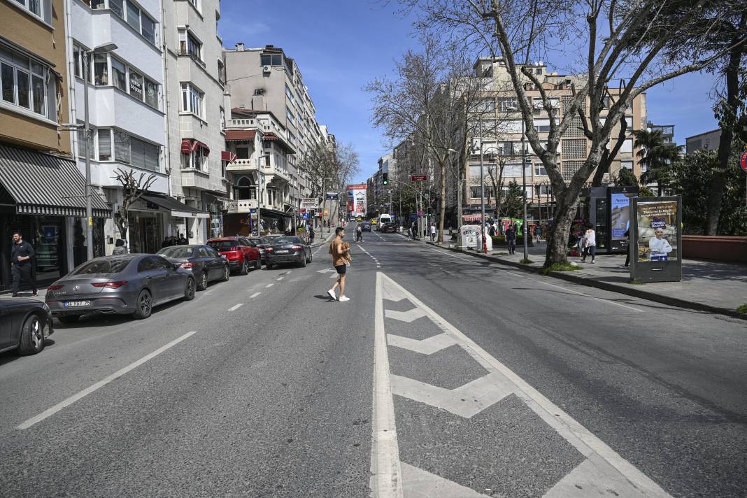 İstanbul'da seçim trafiği! Yollar boş kaldı. Yoğunluk 8’e düştü 4